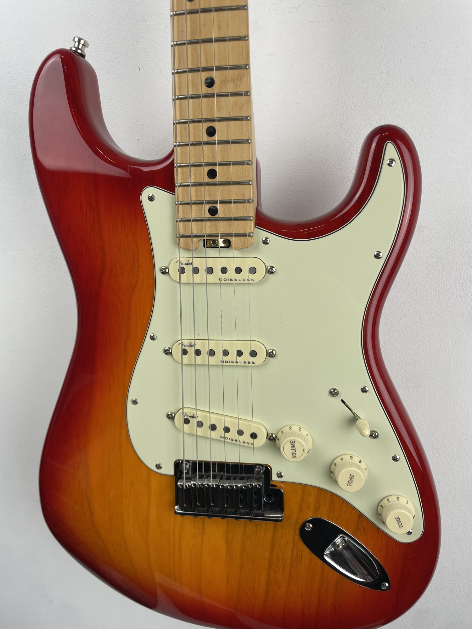 Fender American Elite Stratocaster with Maple Fretboard 2017 Aged